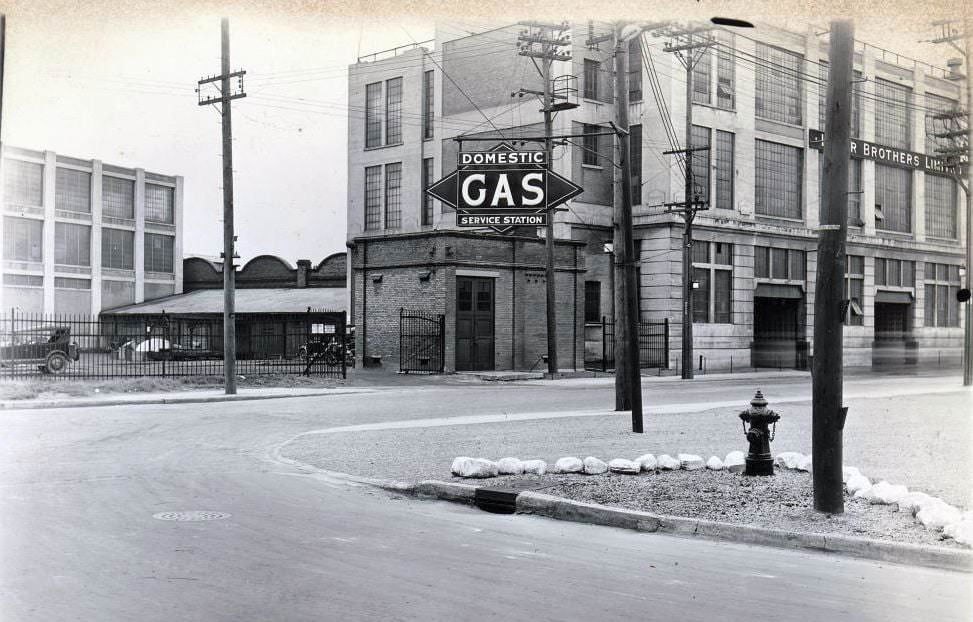 Domestic Gas Service Station. The building behind is part of the Lever Brothers complex, 1920s
