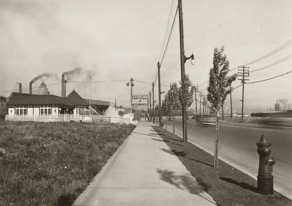 McColl-Frontenac Service Station - Lake Shore Road, at Spadina Avenue, 1929