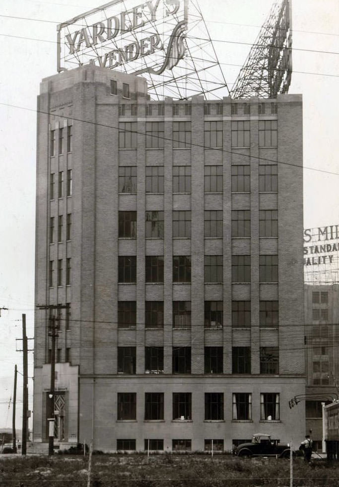 Yardley's Lavender Soap, located at the south-west corner of York and Harbor streets, 1929