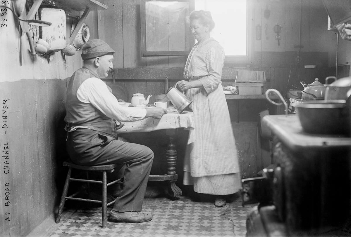 Fascinating Photos of Life at Broad Channel, New York City in the 1910s