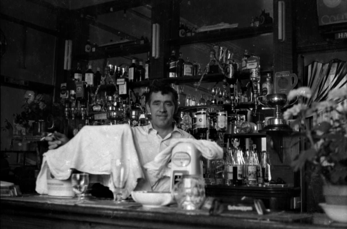 Raising a Glass to the Past: The Pubs and Evening Drinkers of East London in the 1960s