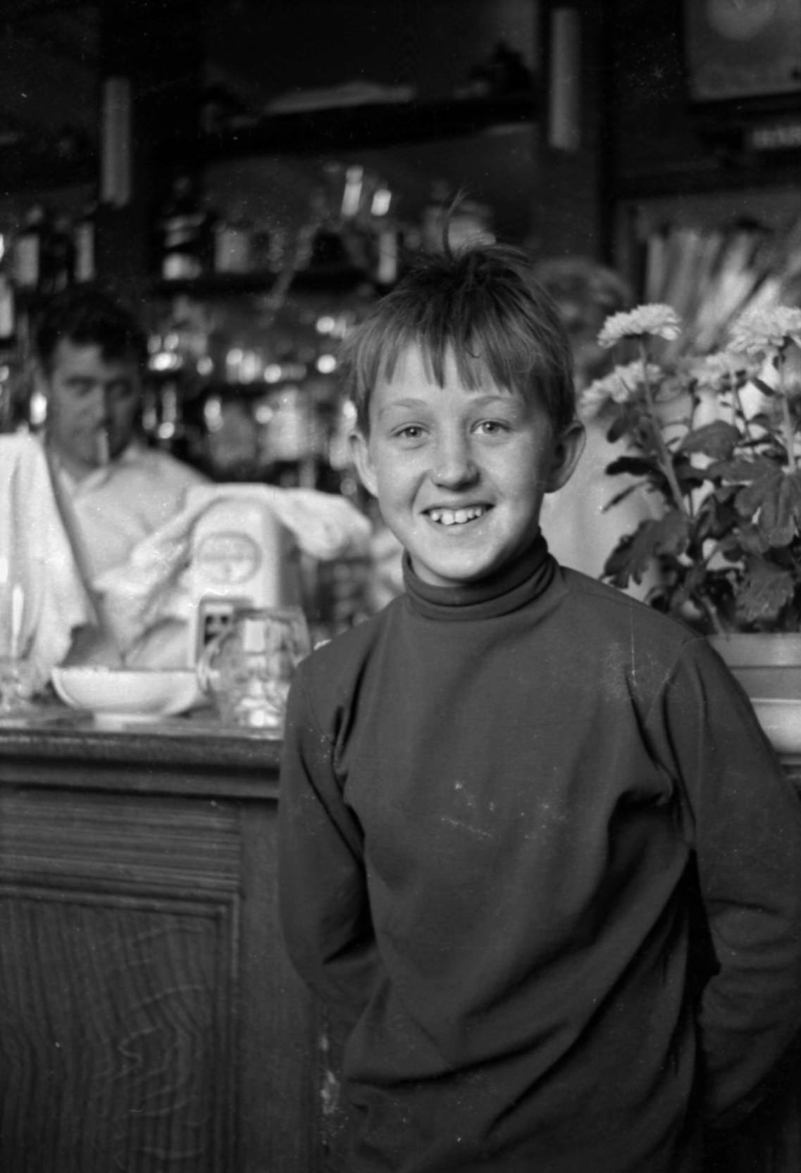 Raising a Glass to the Past: The Pubs and Evening Drinkers of East London in the 1960s