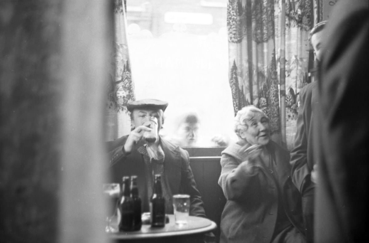 Raising a Glass to the Past: The Pubs and Evening Drinkers of East London in the 1960s