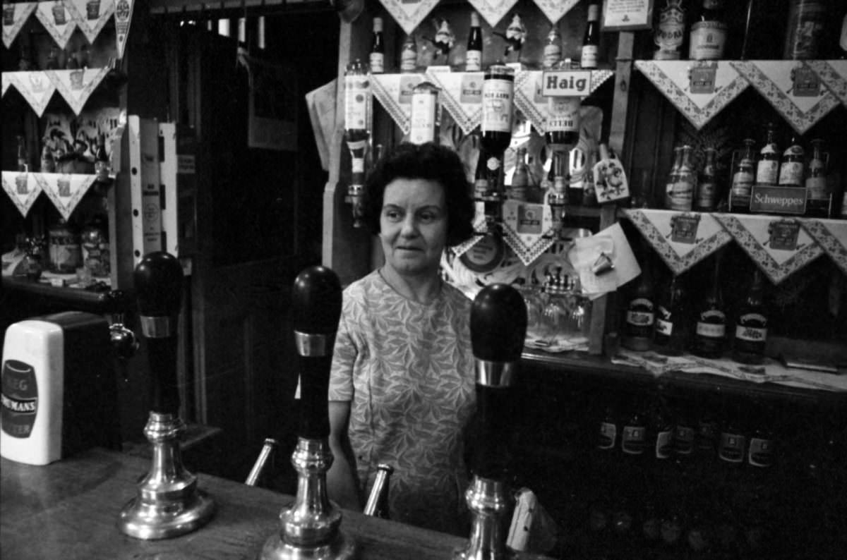 Raising a Glass to the Past: The Pubs and Evening Drinkers of East London in the 1960s