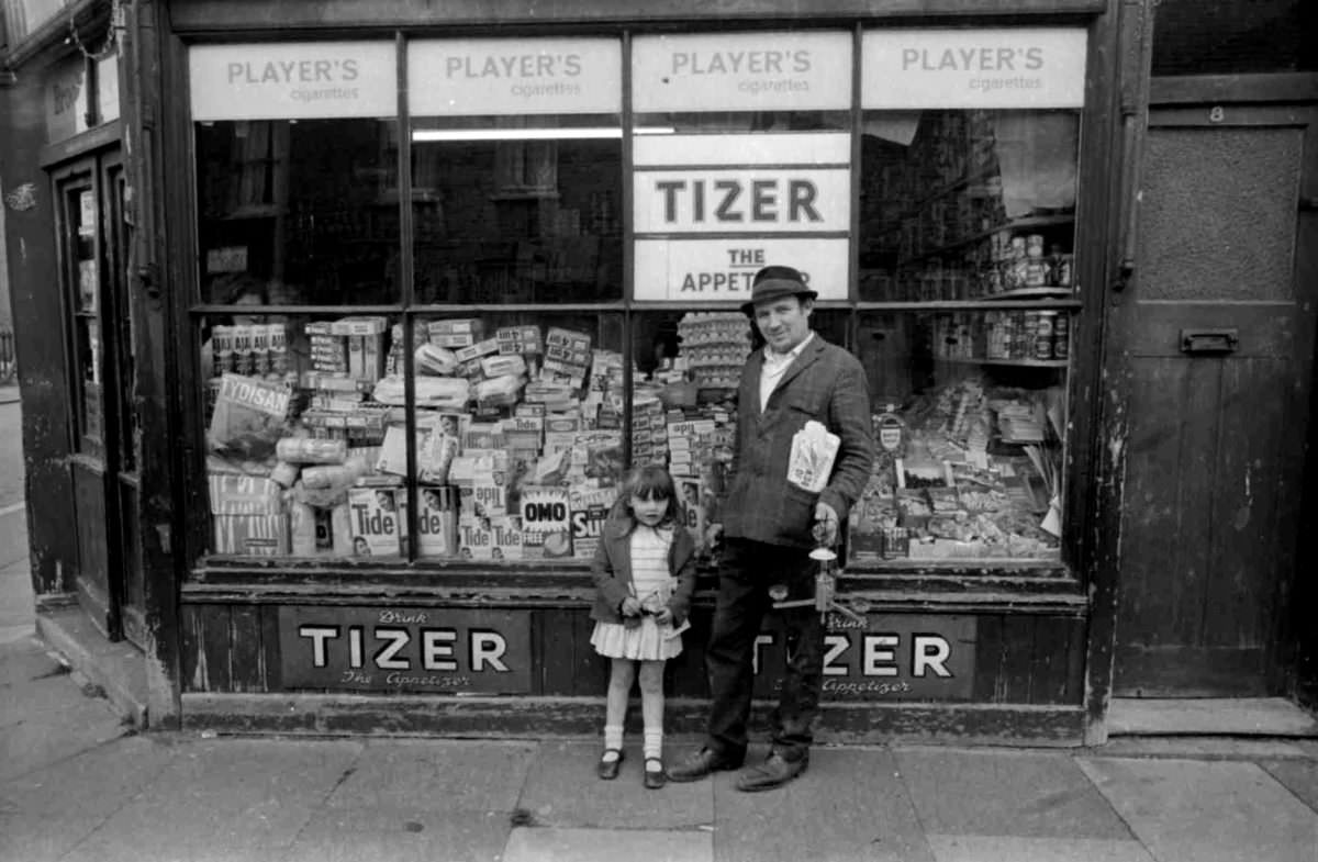 The Heart of the East End: Shops, Shoppers, and Shopkeepers in London's Multicultural Neighborhood in the 1960s