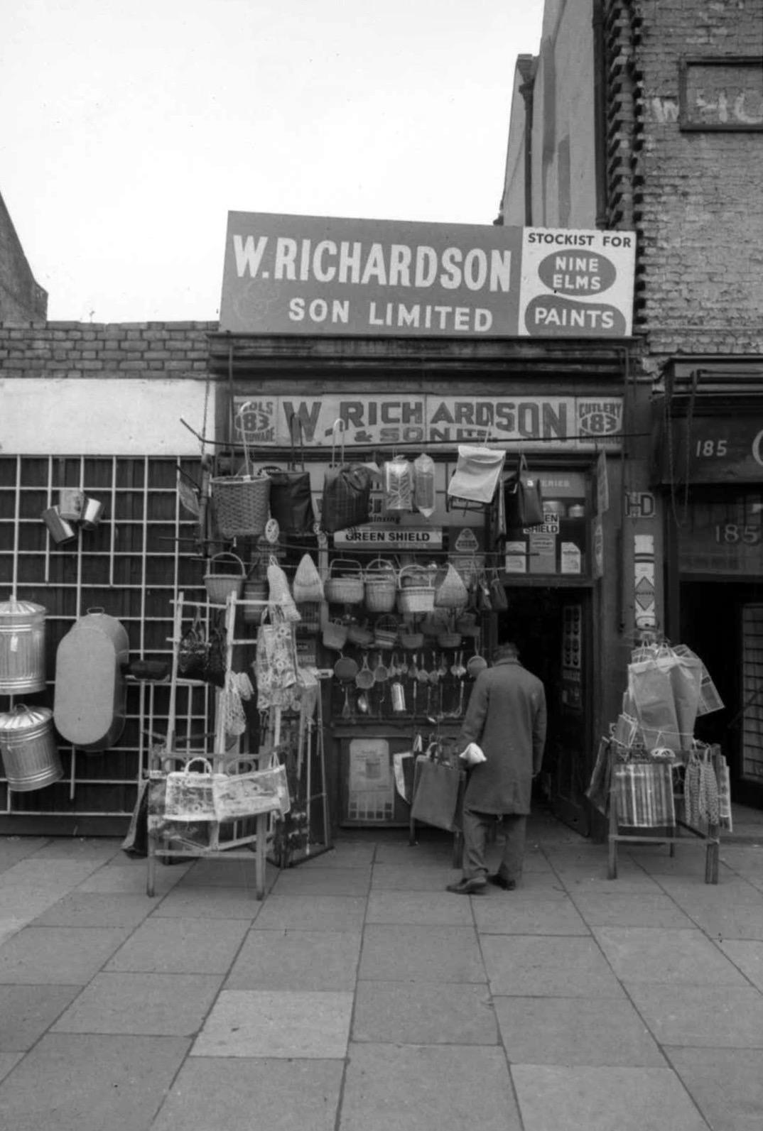 The Heart of the East End: Shops, Shoppers, and Shopkeepers in London's Multicultural Neighborhood in the 1960s