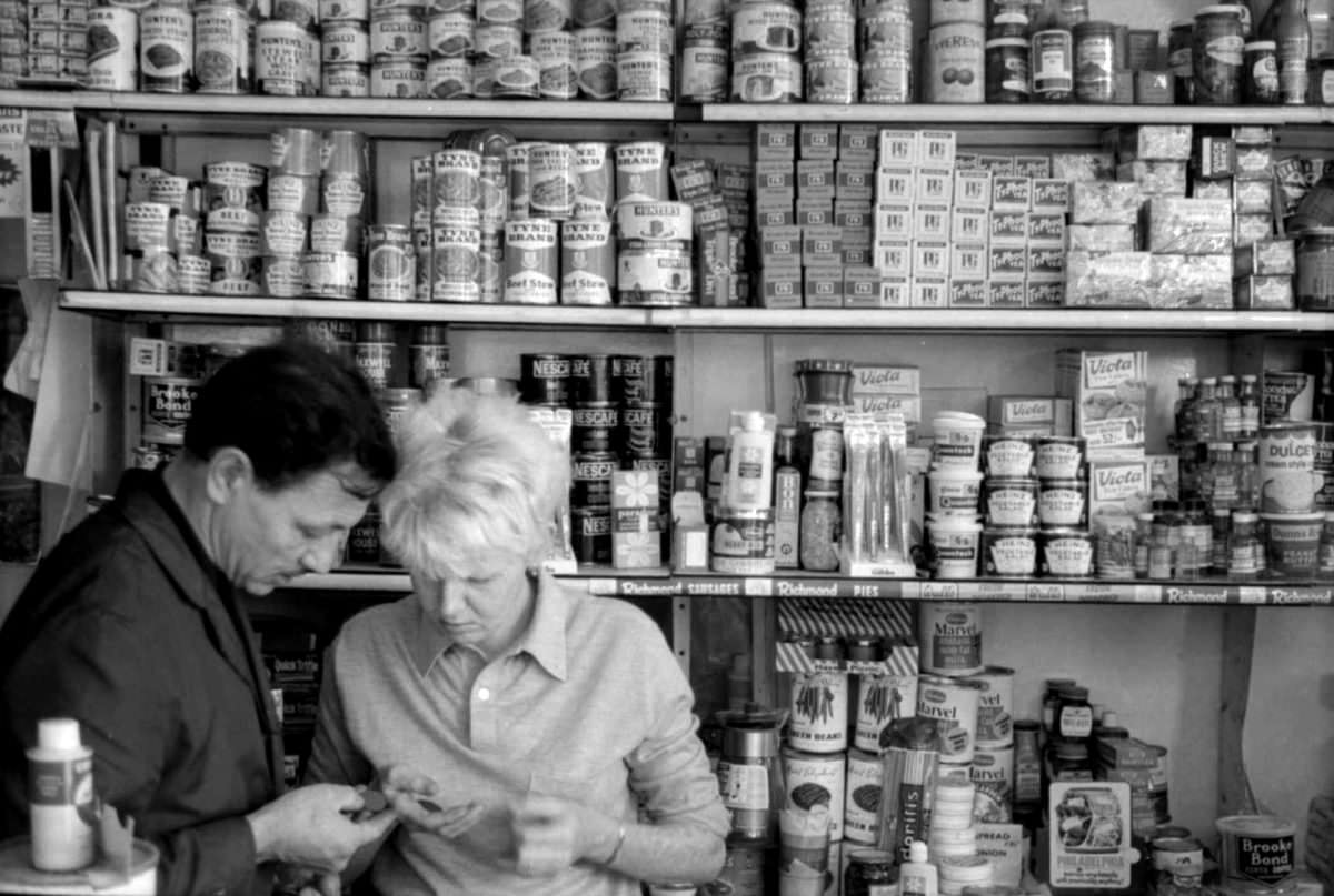 The Heart of the East End: Shops, Shoppers, and Shopkeepers in London's Multicultural Neighborhood in the 1960s