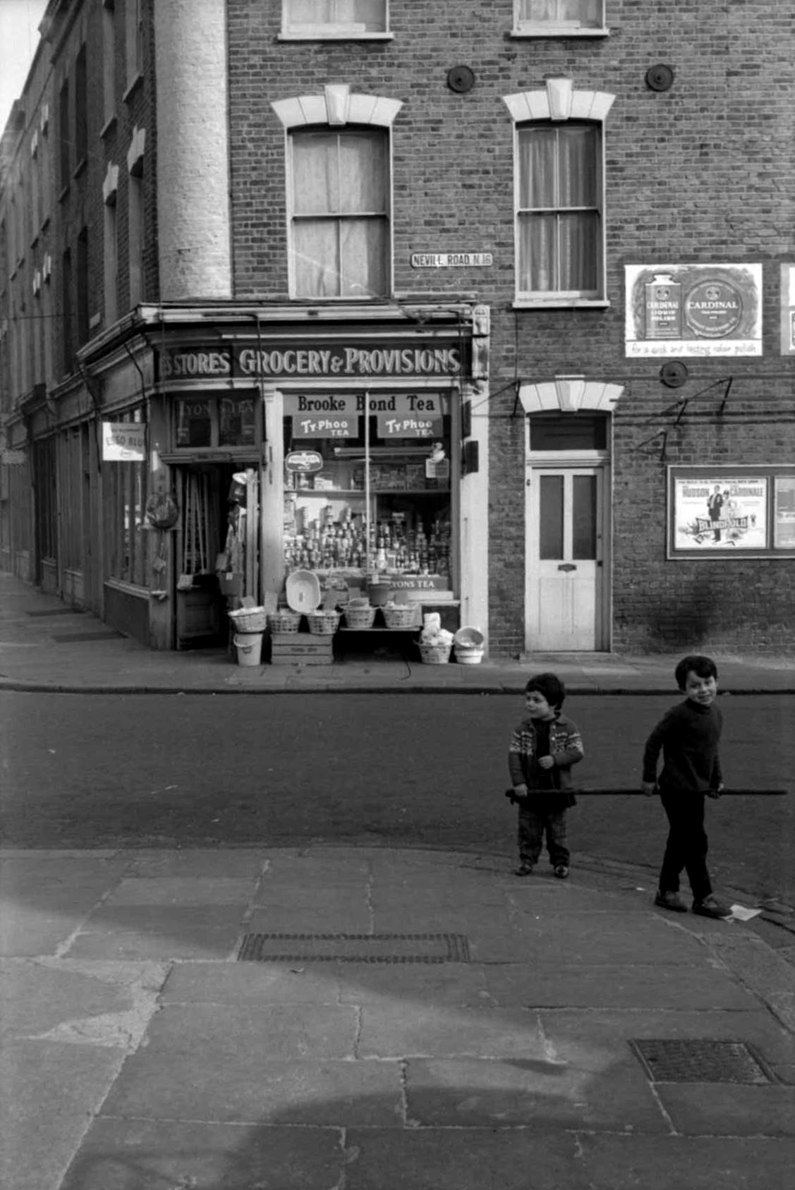 The Heart of the East End: Shops, Shoppers, and Shopkeepers in London's Multicultural Neighborhood in the 1960s