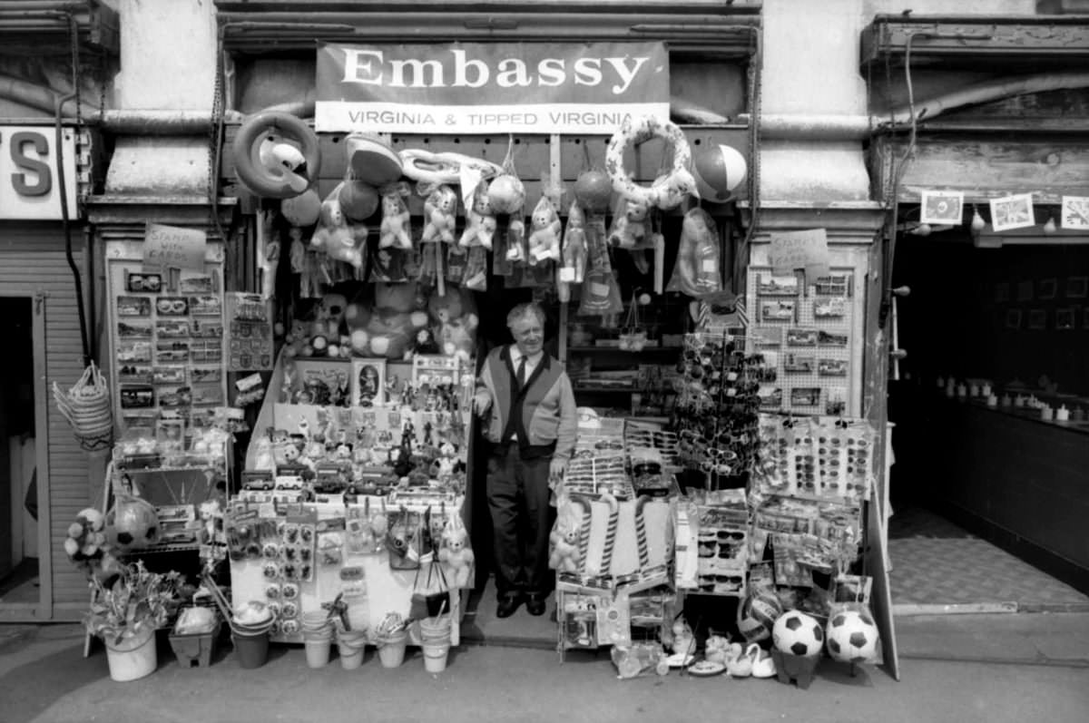 The Heart of the East End: Shops, Shoppers, and Shopkeepers in London's Multicultural Neighborhood in the 1960s