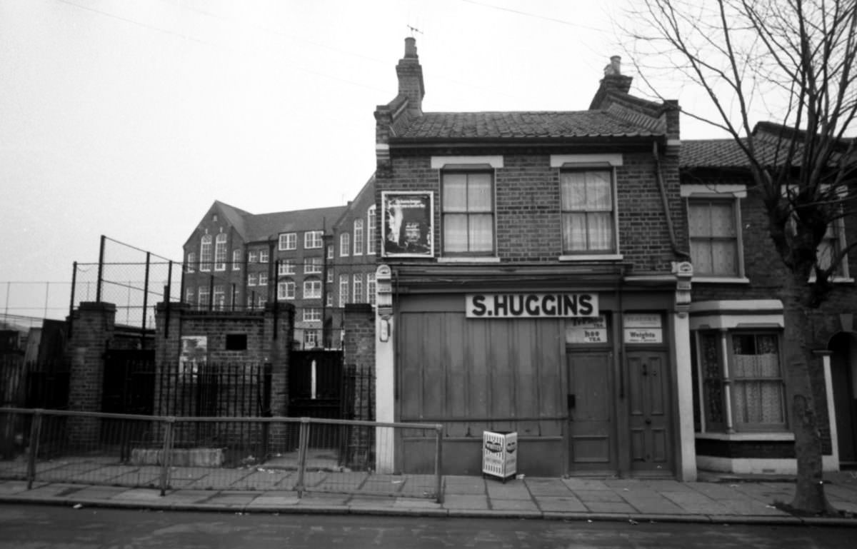 The Heart of the East End: Shops, Shoppers, and Shopkeepers in London's Multicultural Neighborhood in the 1960s