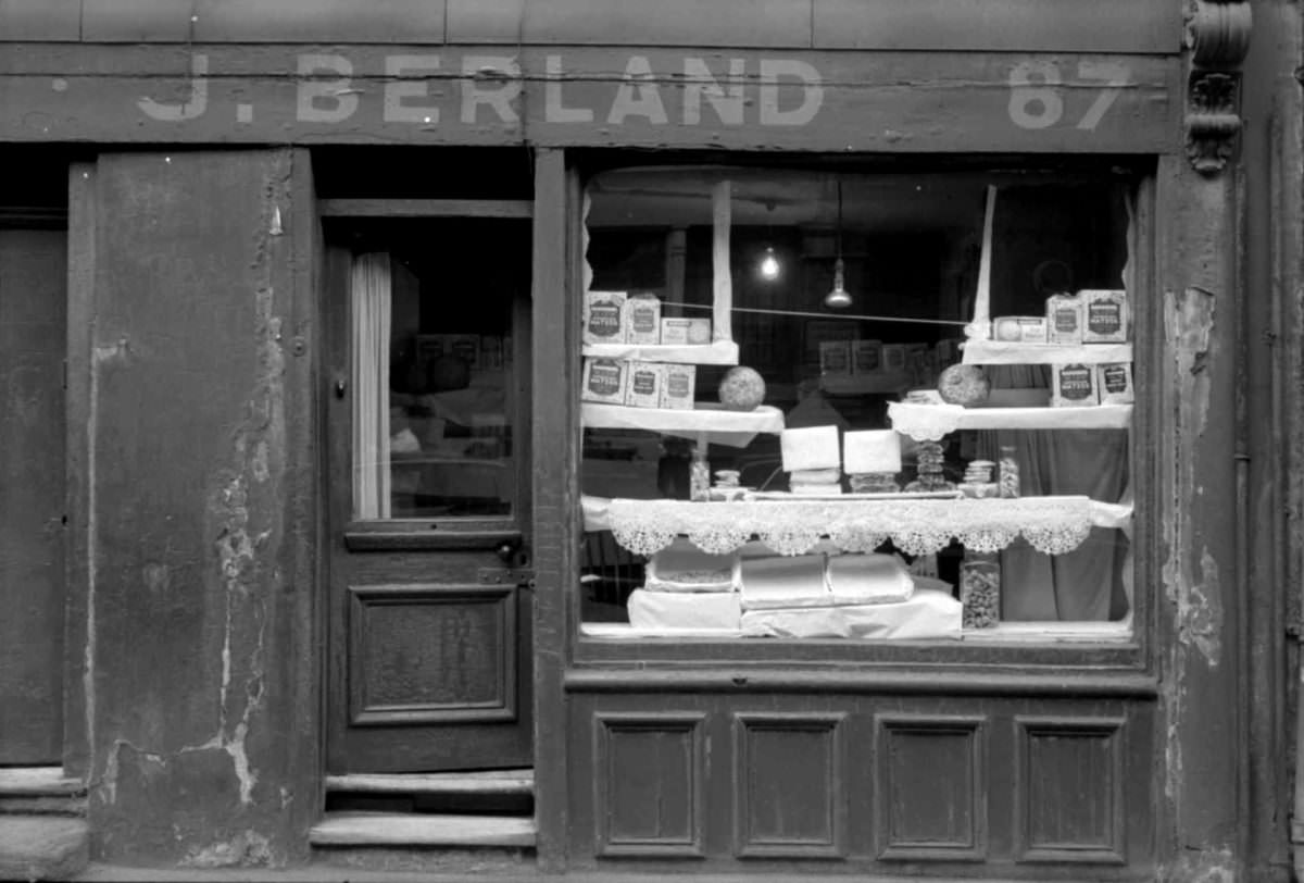 The Heart of the East End: Shops, Shoppers, and Shopkeepers in London's Multicultural Neighborhood in the 1960s