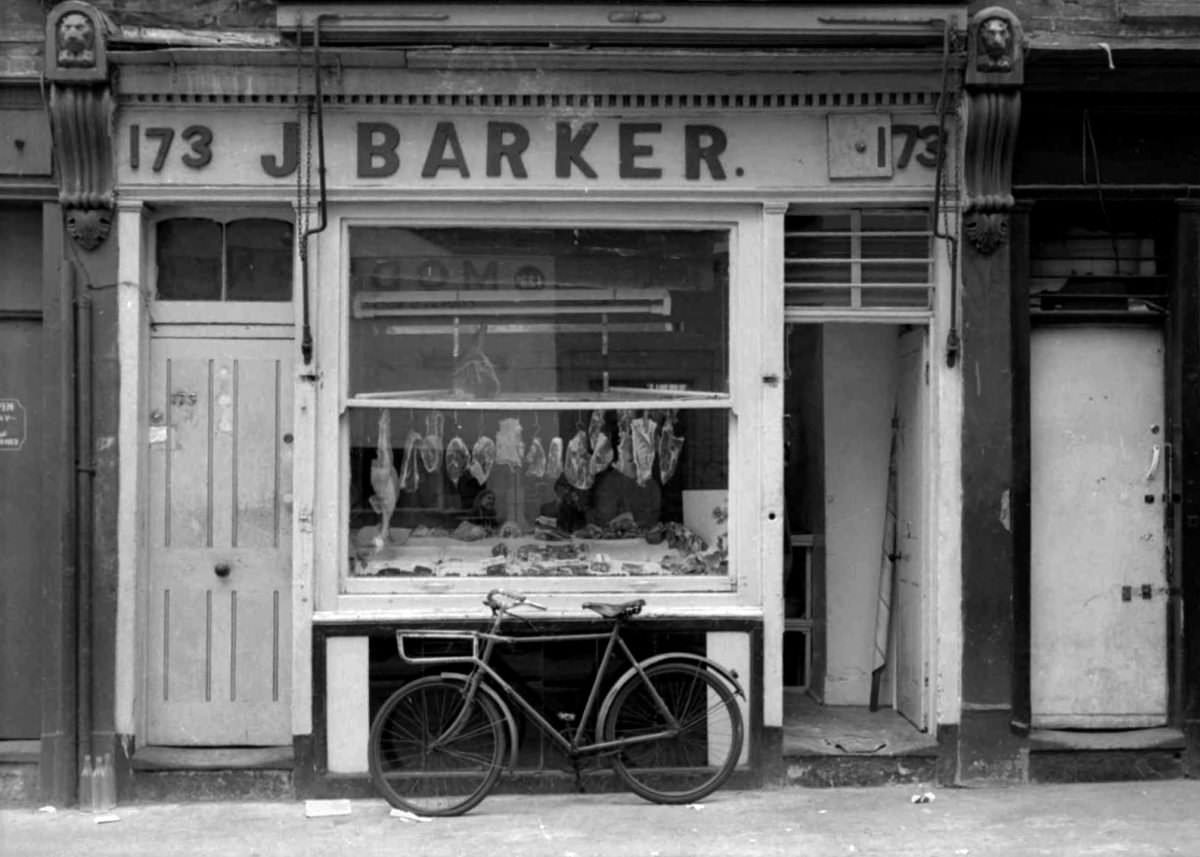 The Heart of the East End: Shops, Shoppers, and Shopkeepers in London's Multicultural Neighborhood in the 1960s