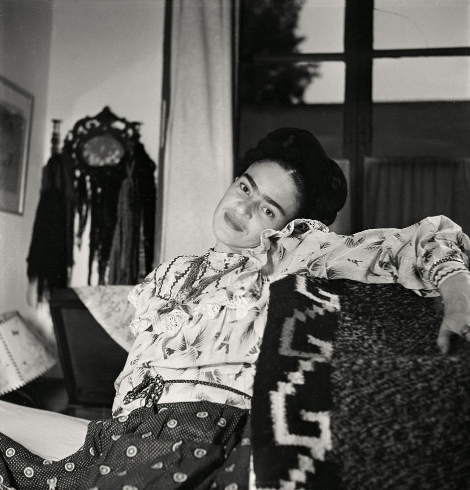 Stunning Portraits of Frida Kahlo at Home by Gisèle Freund