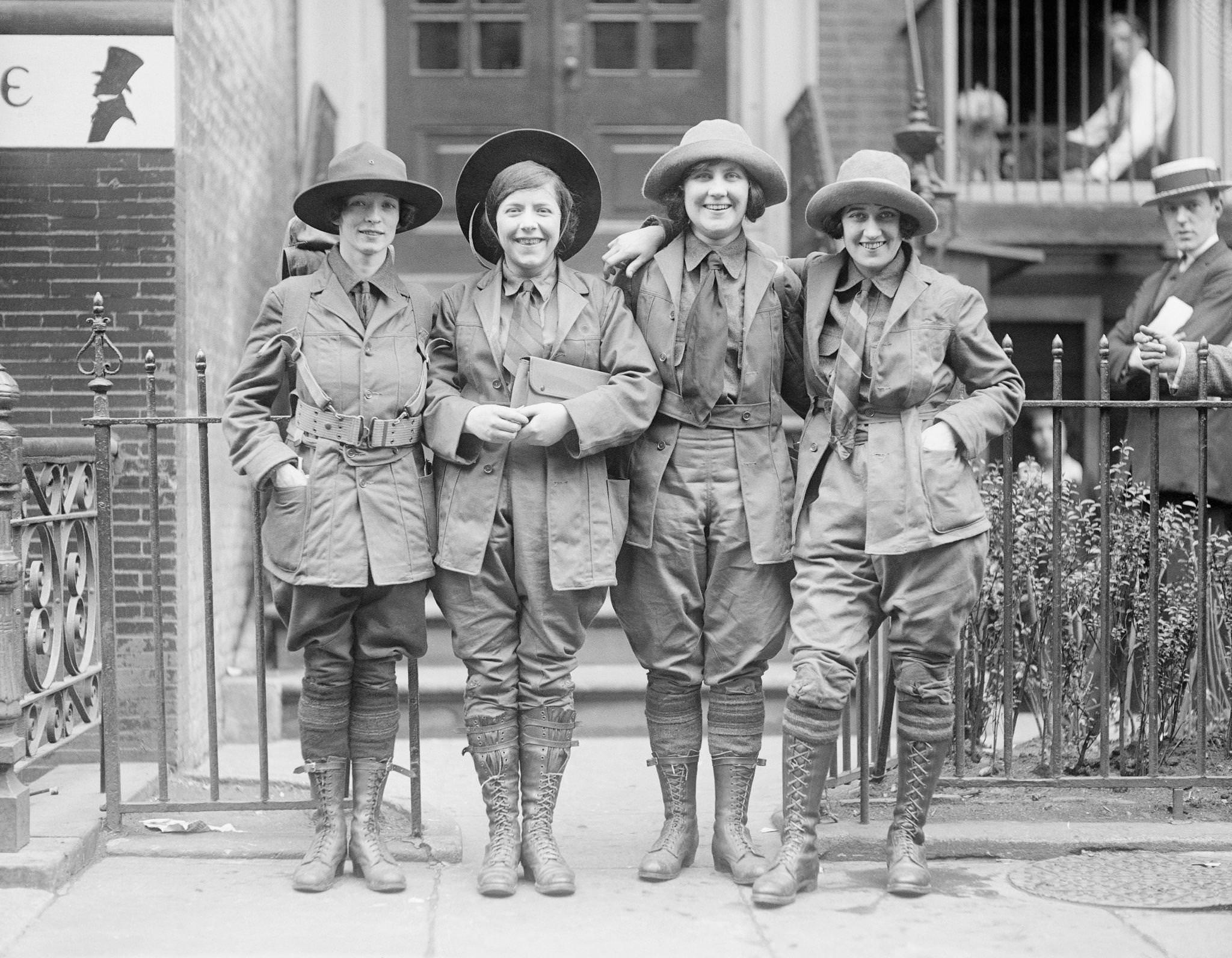 Greenwich Village Girls Start Cross Country Film. Eva Roland, Bobby Castleton, Edna Morgan and Peggy Thomas start out from the "Pepper Pot" in West 4th Street