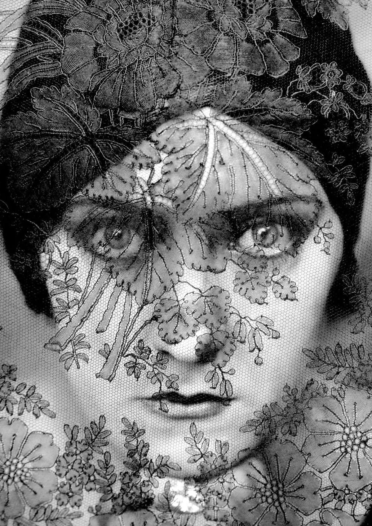 Gloria Swanson.