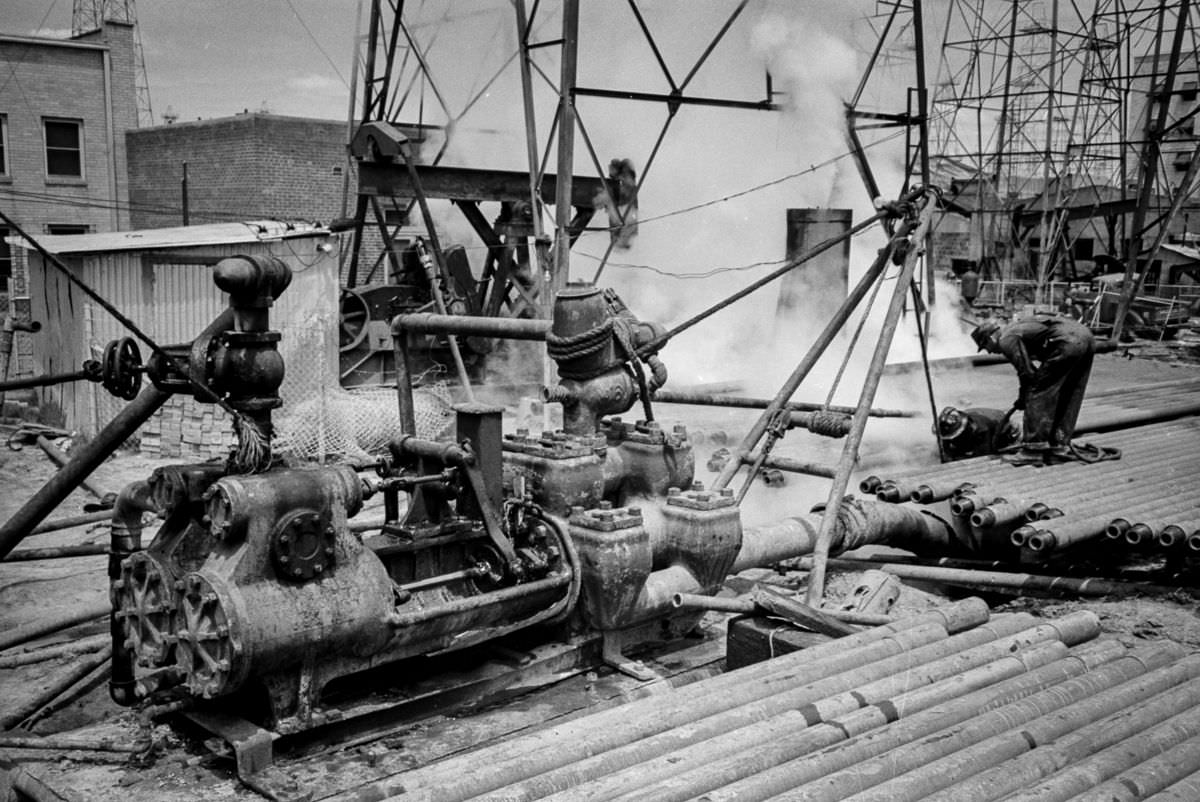 Kilgore's Oil Frontier: Russell Lee's Photographic Journey of Hardworking Men in the 1930s