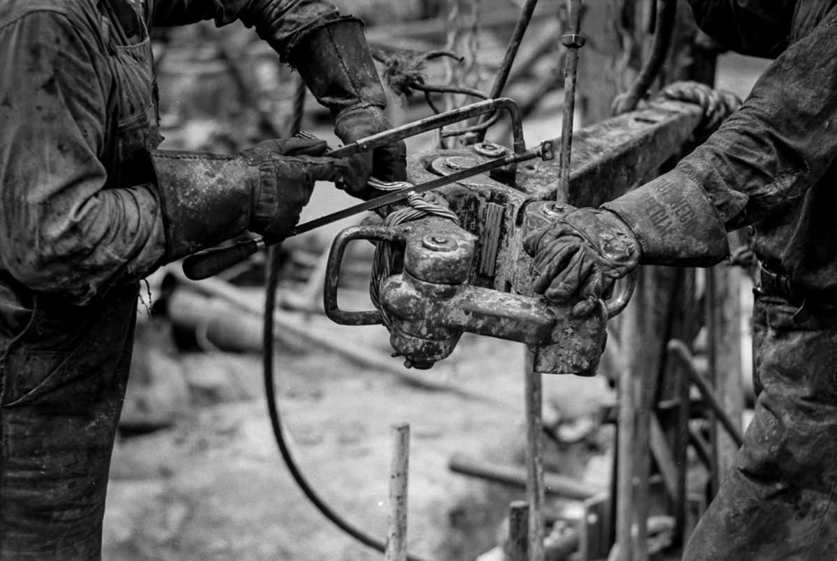 Kilgore's Oil Frontier: Russell Lee's Photographic Journey of Hardworking Men in the 1930s