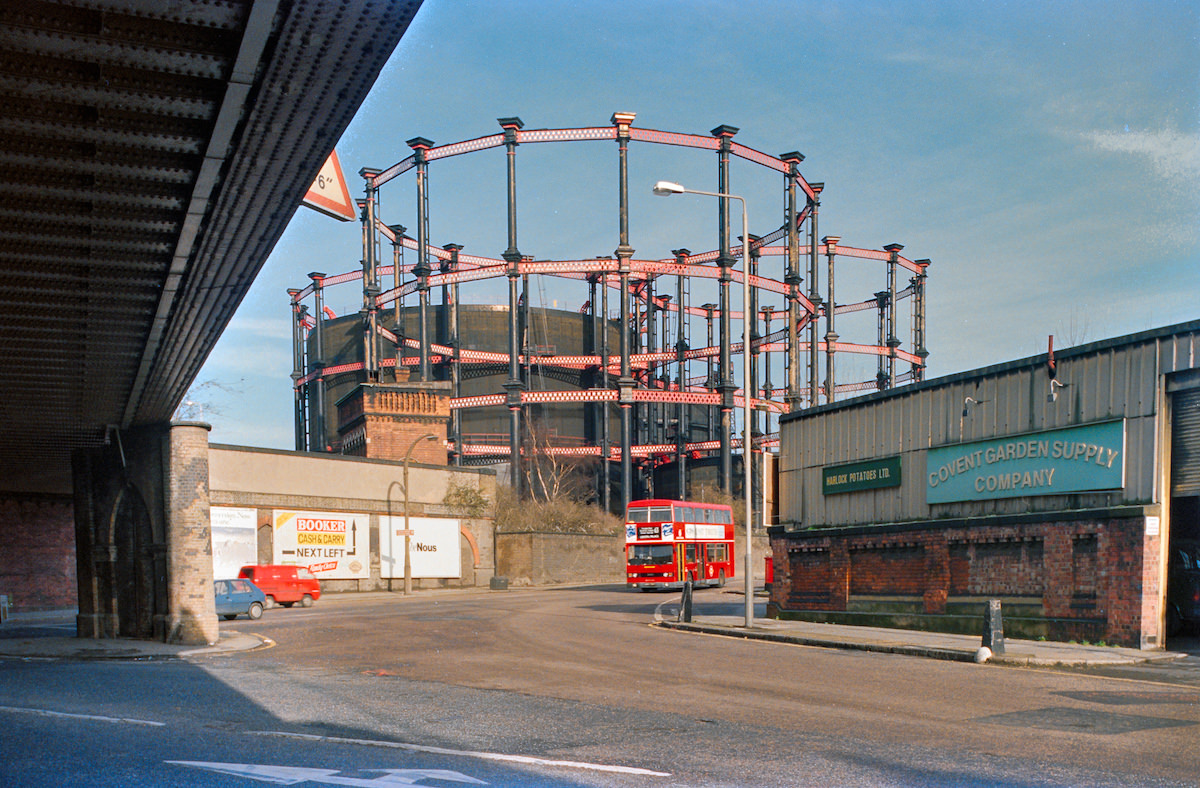 Gasholders, Pancras Rd, Goods Way, Kings Cross, Camden, 1990