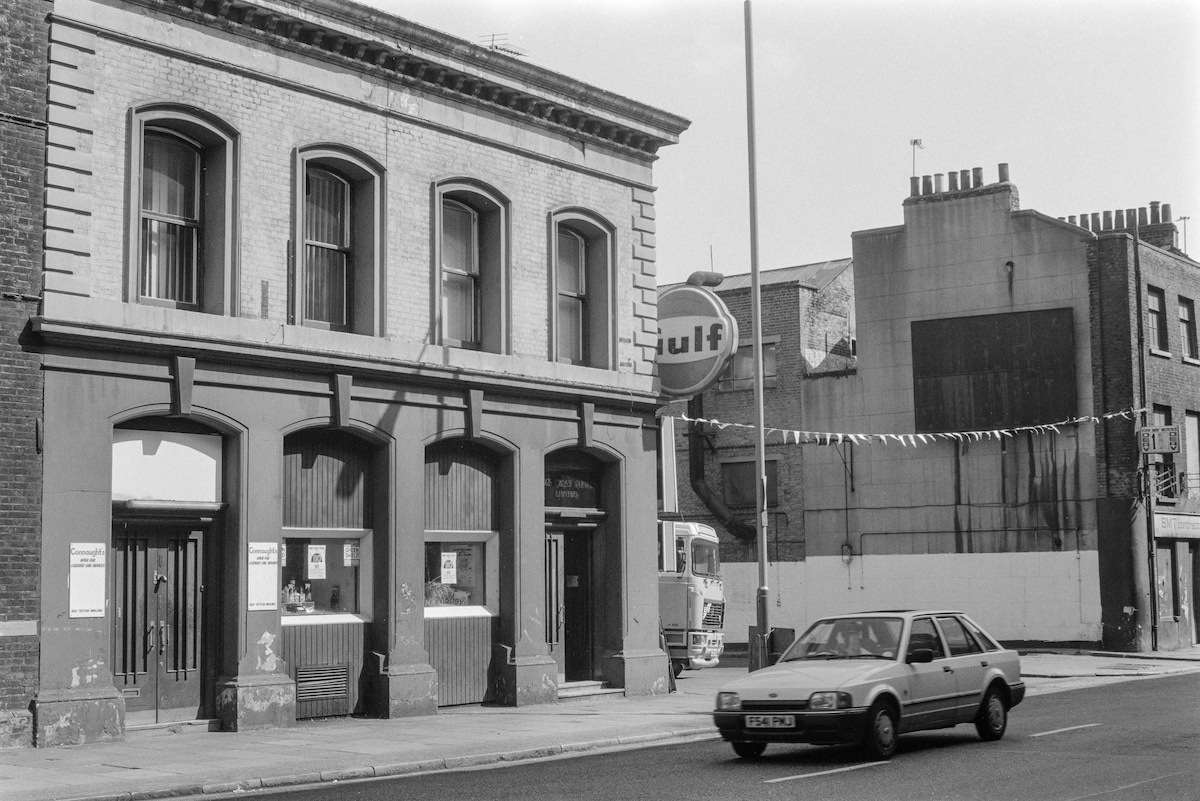 Connaughts, Kings Cross Garages Ltd, York Way, Kings Cross, Islington, 1990