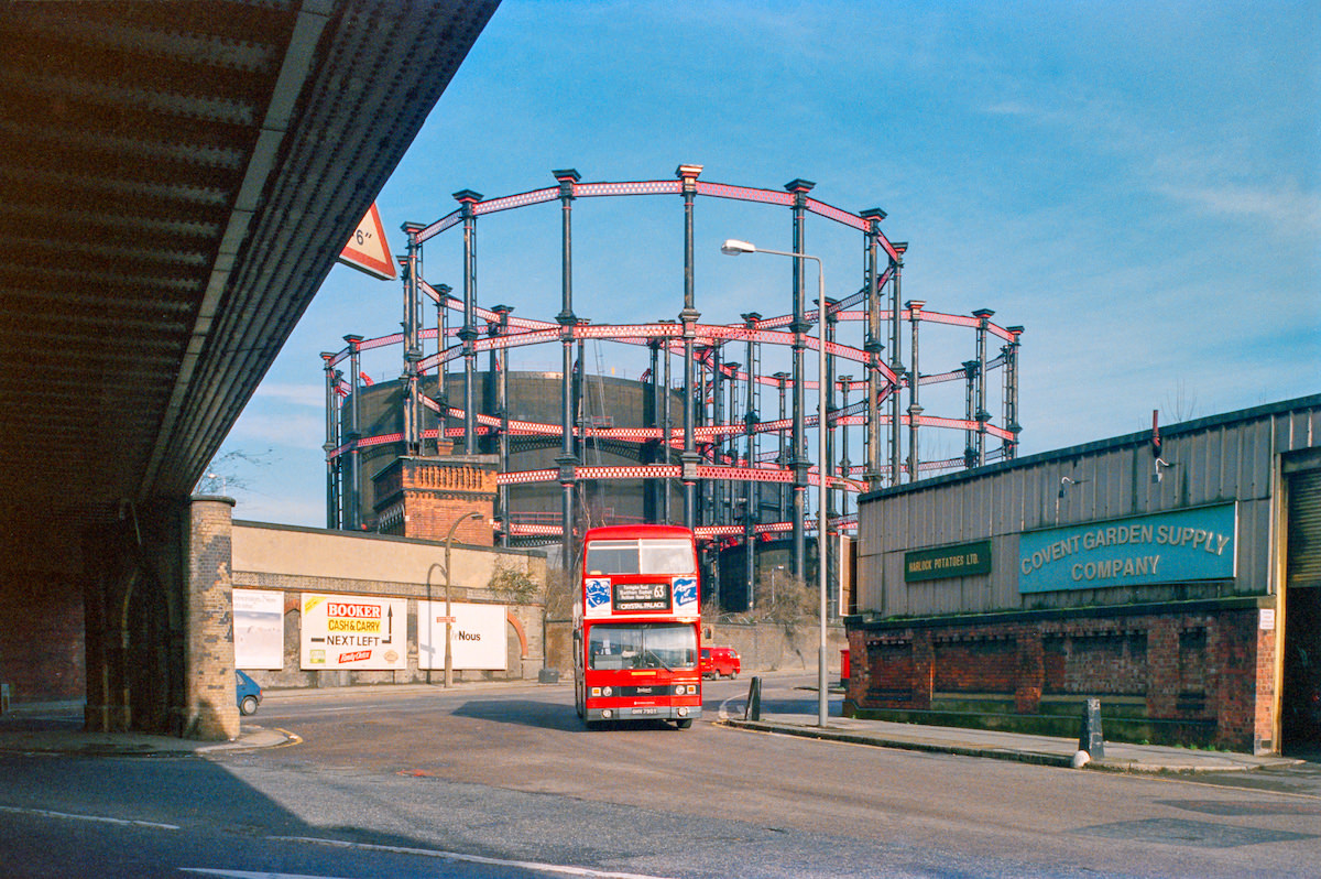 Gasholders, Pancras Rd, Goods Way, Kings Cross, Camden, 1990
