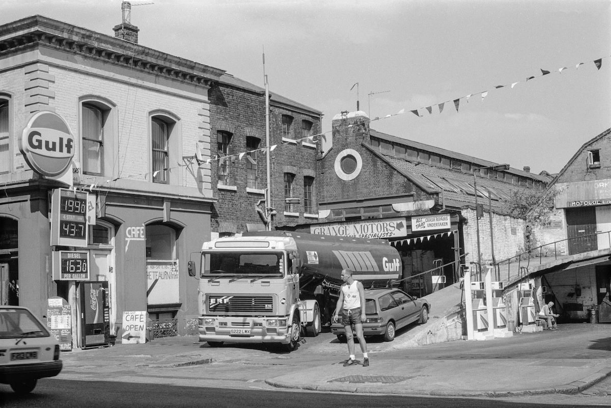 Gulf Tanker, Grange Motors, York Way, Kings Cross, Islington, 1990