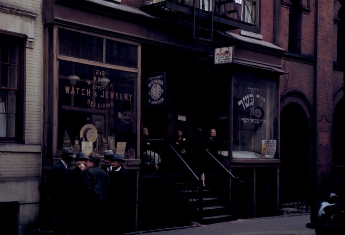 Stunning Kodachrome Photos of Manhattan in the Early 1940s by Charles Cushman