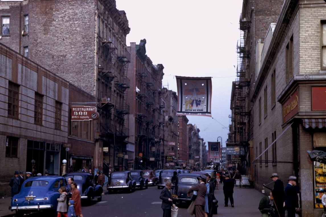 Stunning Kodachrome Photos of Manhattan in the Early 1940s by Charles Cushman