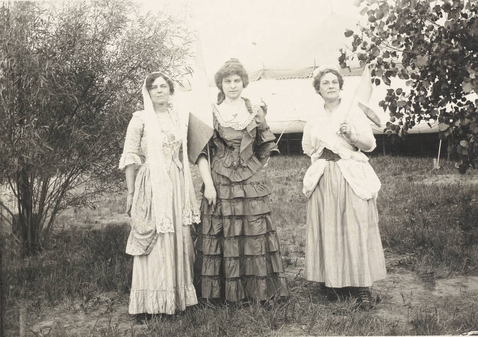 Three women portray 19th century St. Louisans in the Pageant, 1914