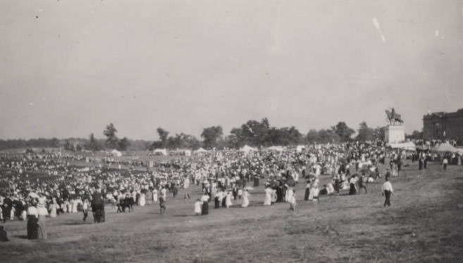 View of audience walking on Art Hill, 1914