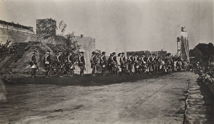 Actors portray French soldiers, 1914