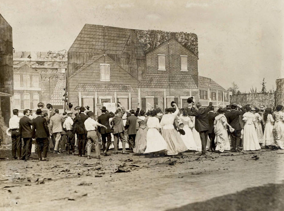 Crowd reading newspaper bulletin announcing war, Pageant, 1914