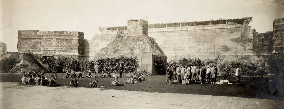 Laclede in council with Missouri Indians, Pageant, 1914