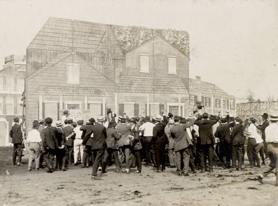 In an ending scene of the Pageant, Pageant and Masque of St. Louis, a group of men gather at a St. Louis newspaper office to get word of General Robert E. Lee's surrender, ending the Civil War.