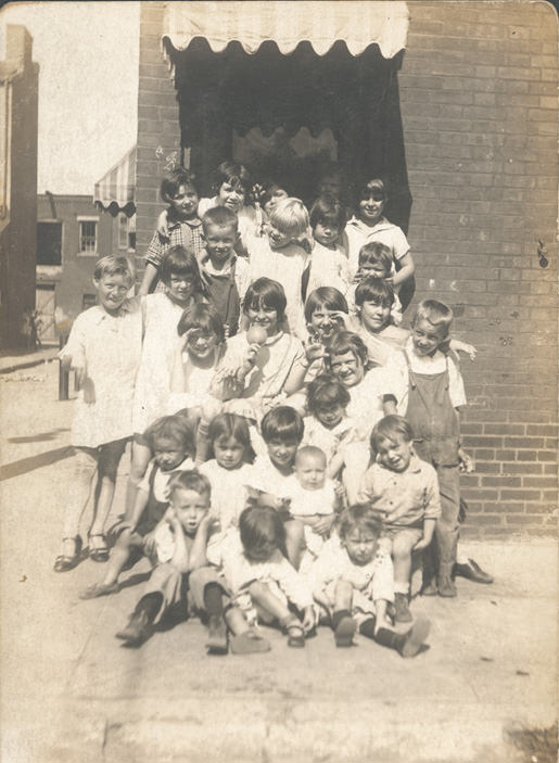 Fascinating Historical Portraits of People of South Philadelphia and Kensington in 1925