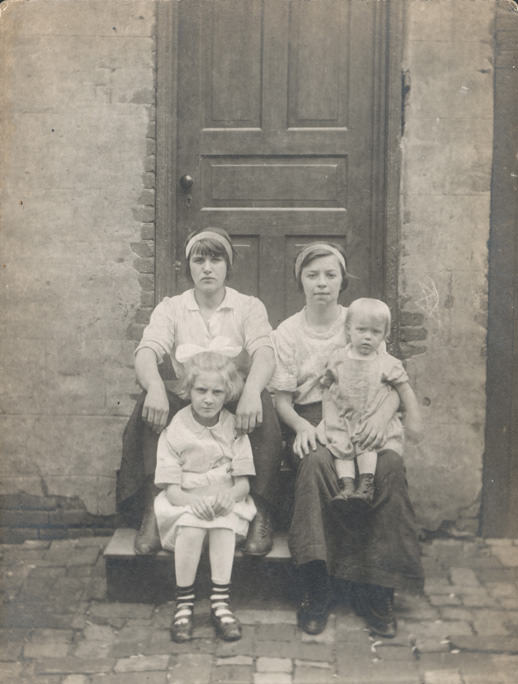 Fascinating Historical Portraits of People of South Philadelphia and Kensington in 1925