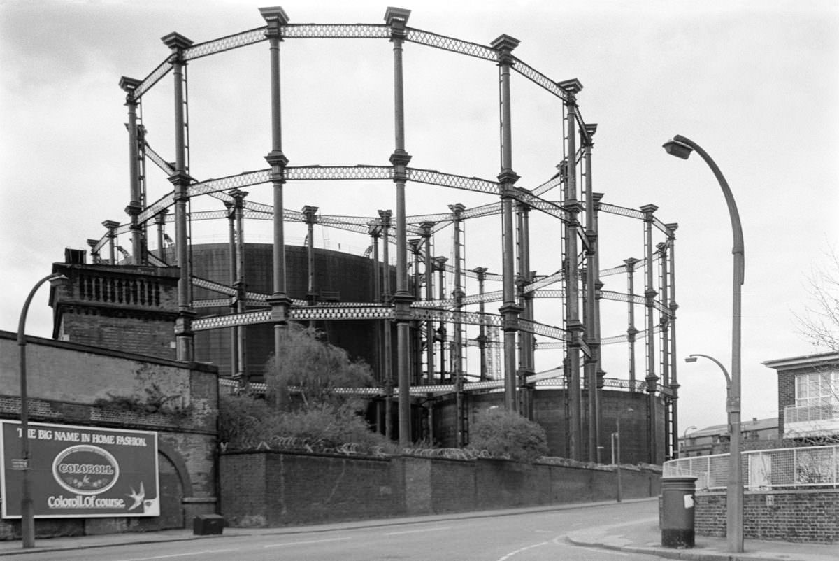 Gasholders, Camley St, Goods Way, King’s Cross, Camden, 1989