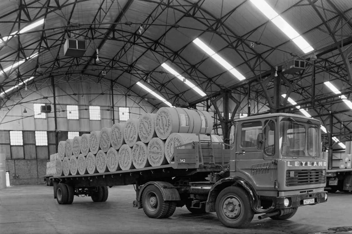 Lorry, Newsprint, Interior, Olympia Warehouse, Convoy’s Wharf, Prince St, DeptfoRoad, Lewisham, 1985