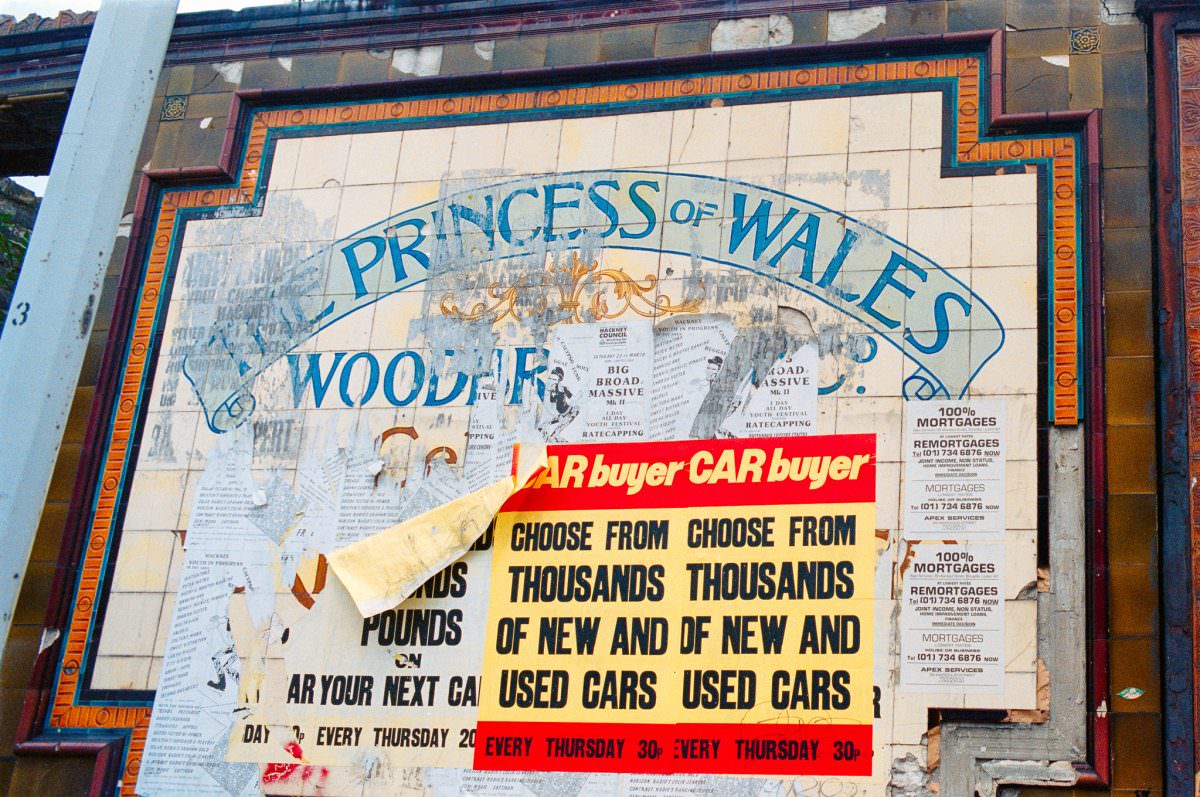 Sign, The Prince of Wales, New North Road, Hoxton, Hackney, 1986