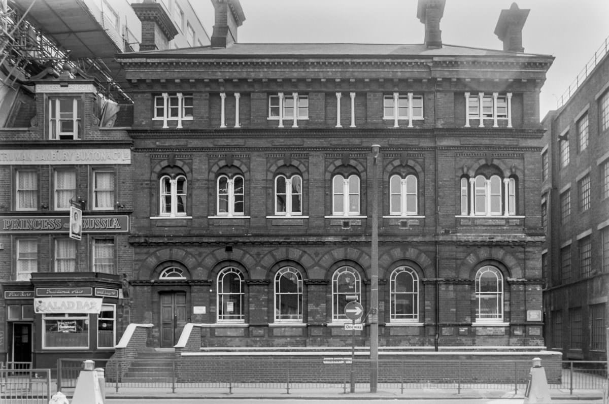 Princess of Prussia, Whitechapel County Court, Prescot St, Aldgate, Tower Hamlets 1986