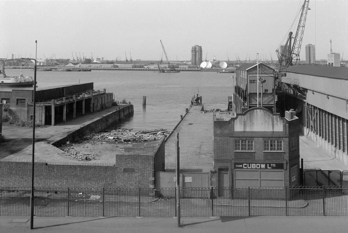 Mast Pond Wharf & River Thames, Woolwich, Greenwich Royal DockyaRoad