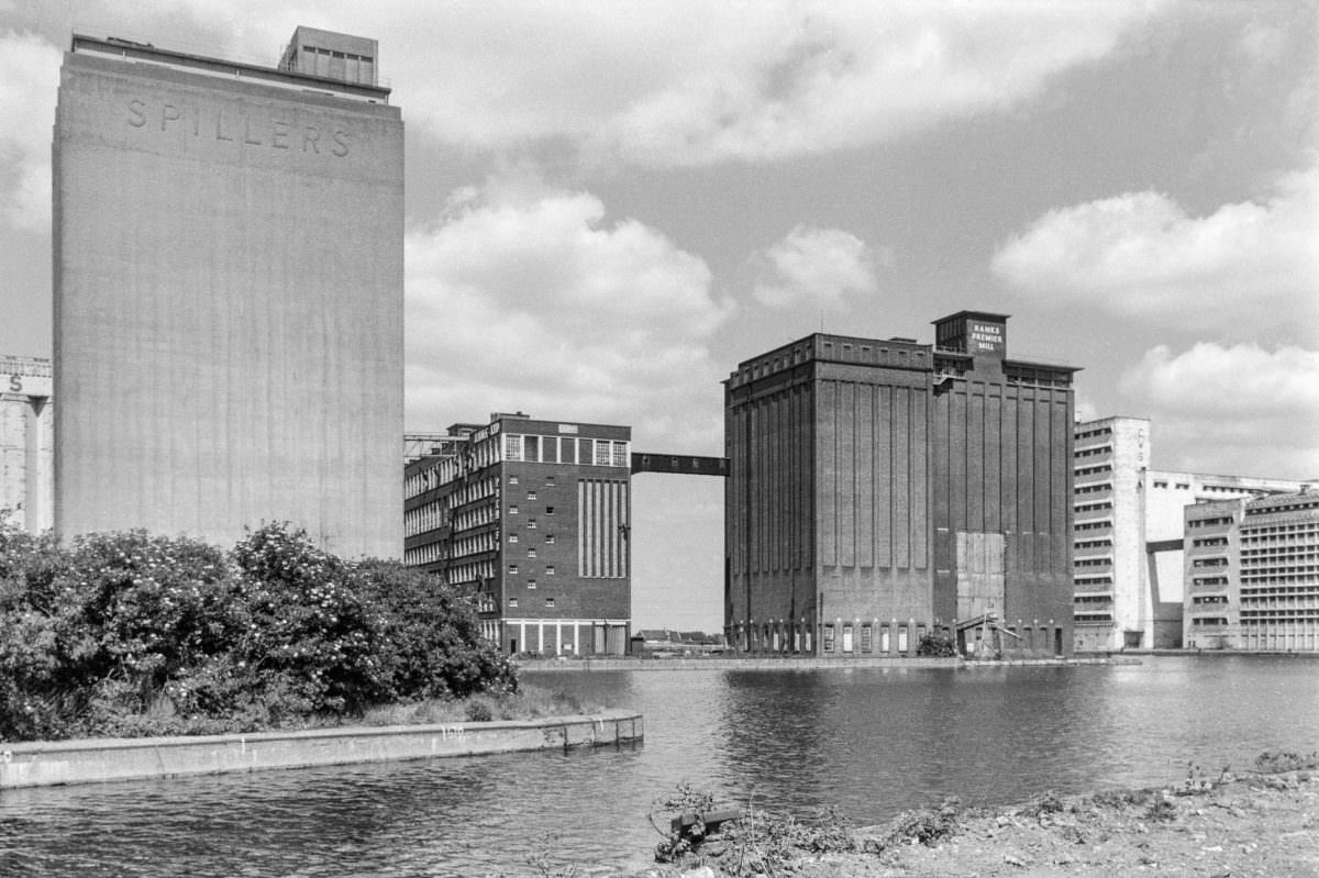 Spillers, Ranks, CWS, Mills, Royal Victoria Dock, Silvertown, Newham, 1990