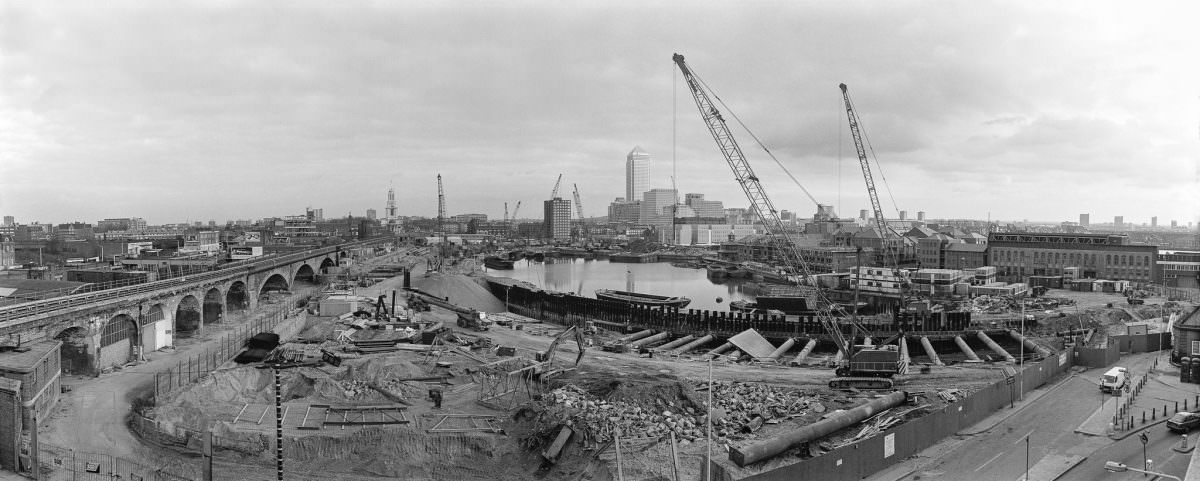 DLR, Canary Wharf, construction, Regents Canal Dock, Limehouse Basin, Branch Road,Limehouse, Tower Hamlets, 1992