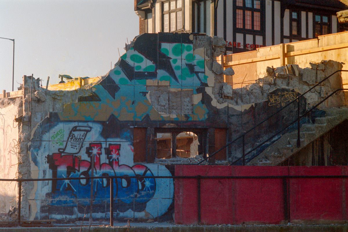 Demolition, Regent’s Canal, Devonshire Arms, Kentish Town Road, Camden, 1986