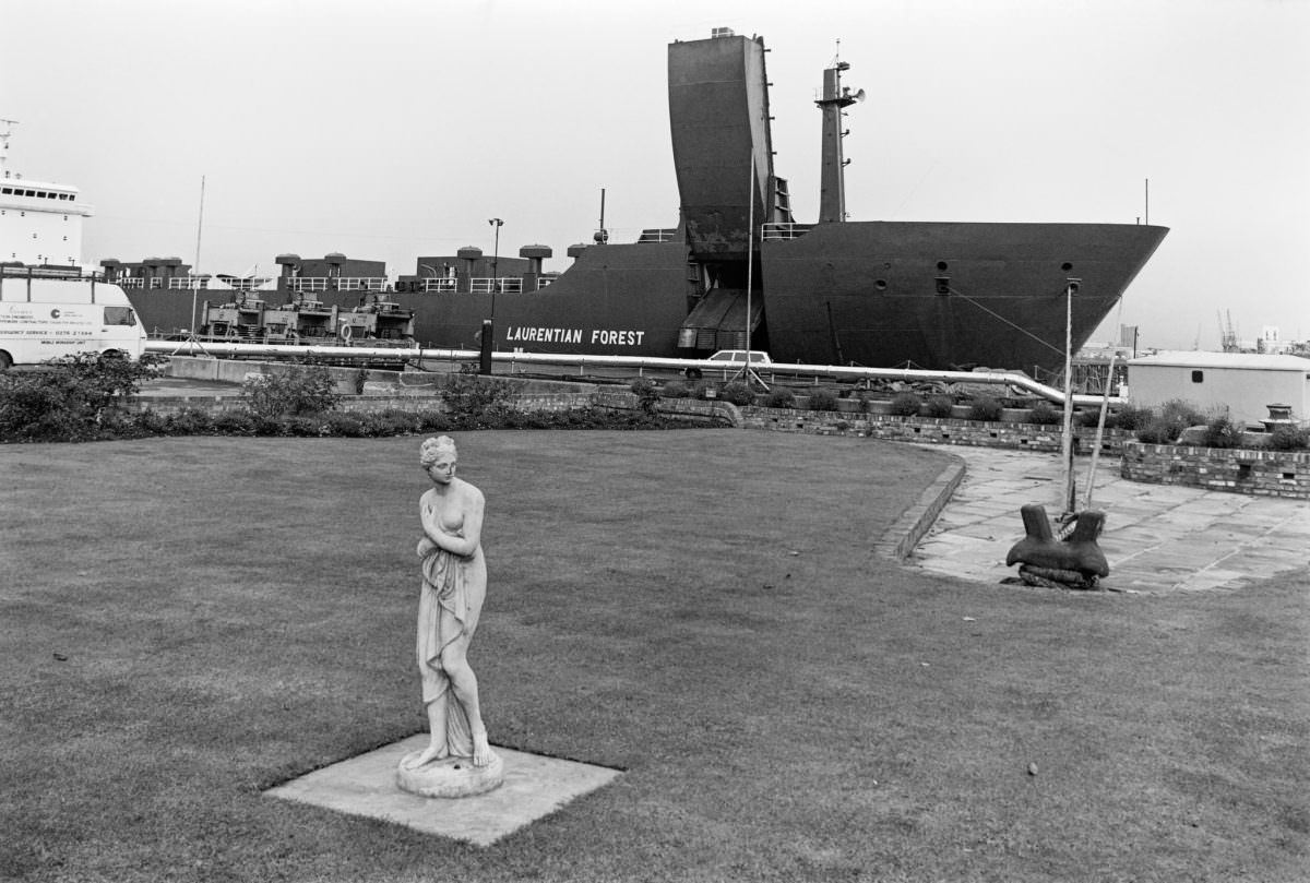Laurentian Forest, Sculpture, Shipwrights Palace, Convoy’s Wharf, DeptfoRoad, Lewisham, 1985