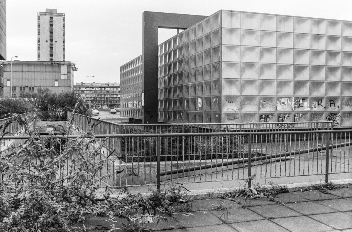 Faraday Memorial, Elephant & Castle, Southwark, 1989