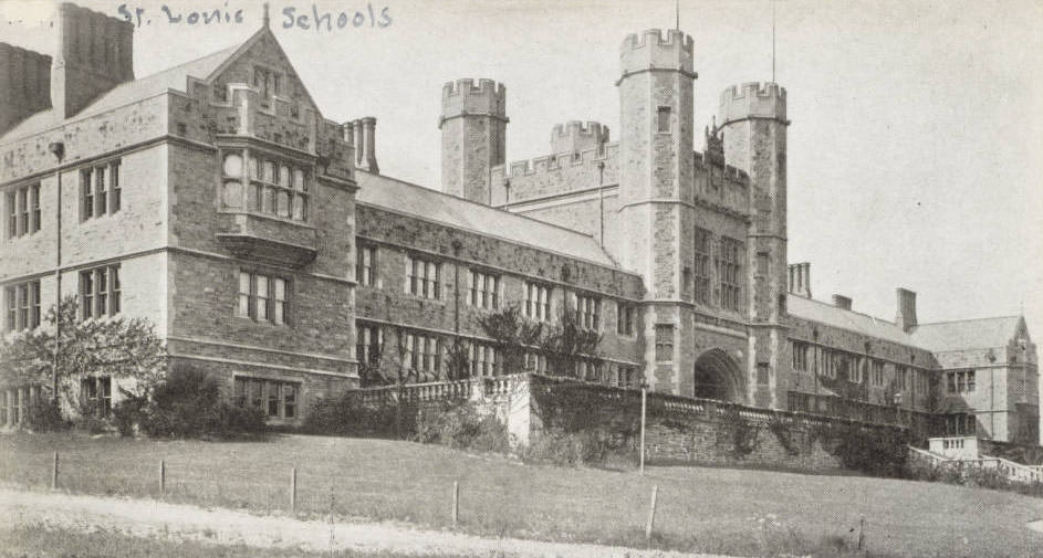 Brookings Hall on the Washington University campus, St. Louis, 1910