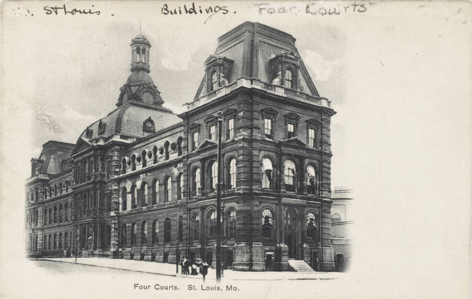 The Four Courts municipal building on Clark Avenue between 11th and 12th streets, St. Louis, 1910