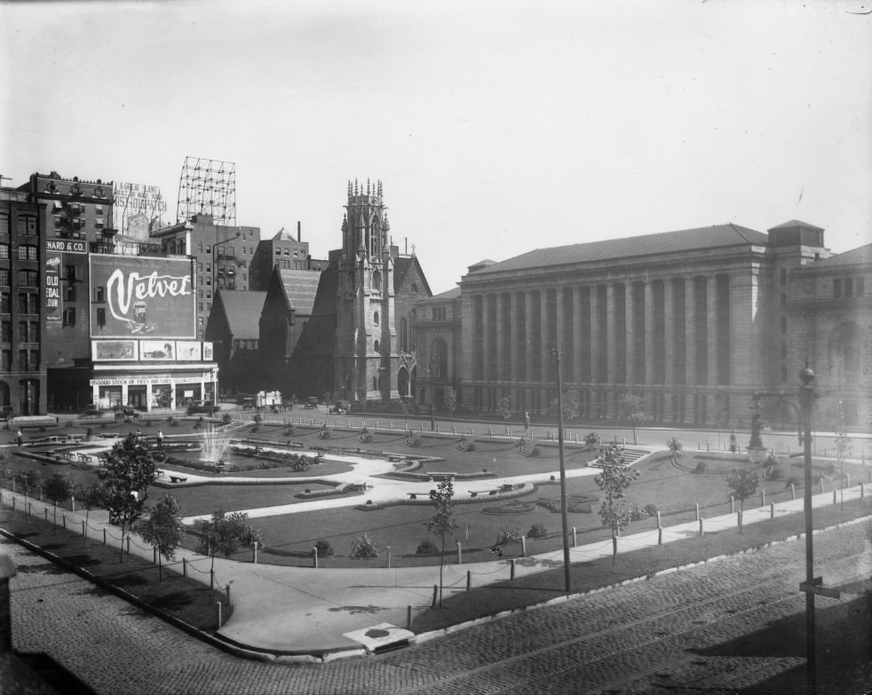 Lucas Gardens Park looking Southeast towards the St. Louis Public Library building, 1910