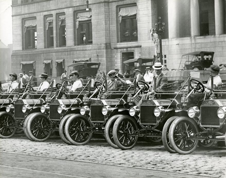 The City's new fleet of Fords, on exhibition at City Hall, 12th street side, 1910