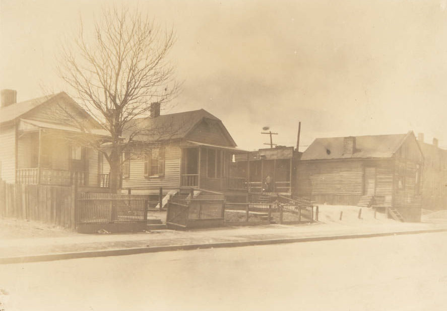 Some wooden houses on Gratiot near Boyle. This area would now be part of the route of Interstate 64, 1910